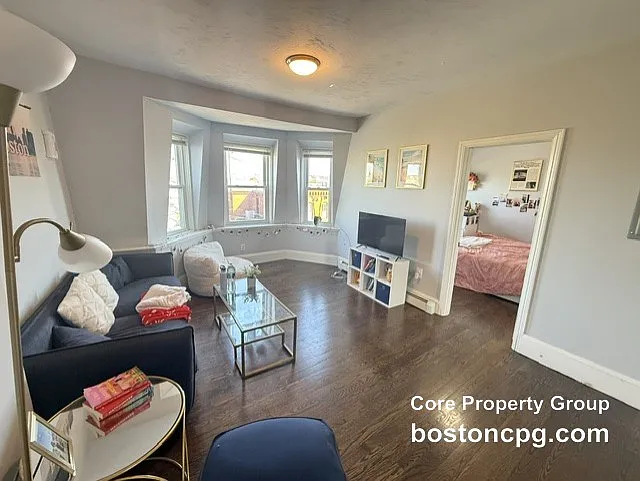 10 Cross St E #3 — Photo 2