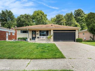 33818 Swan Dr, Sterling Heights, MI 48312