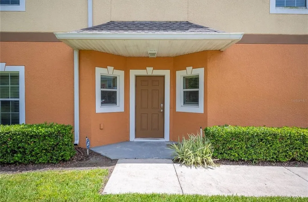 4 bed, 1600 sqft, $2,400 — Photo 1