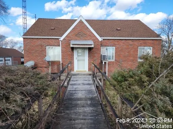 8985 Hack Rd, Saginaw, MI 48601