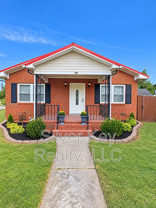 2 bed, 1.0 bath, $1,395 — Photo 1