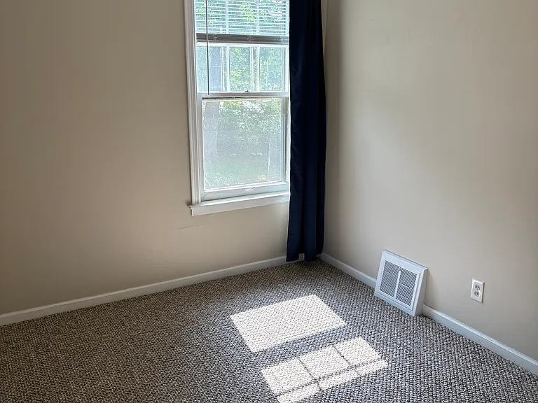 425 Lyon St NE #1 — Photo 7
