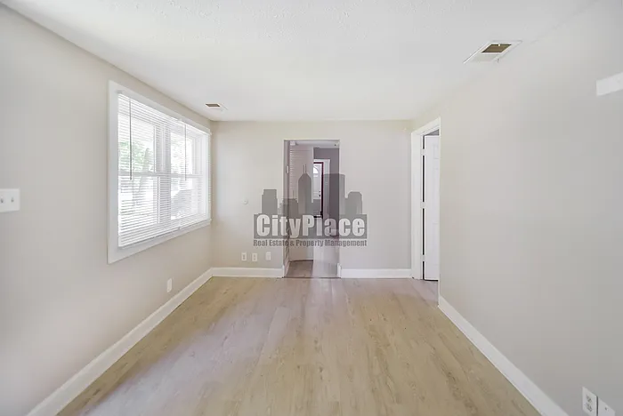 1822 S Chester Ave — Photo 9