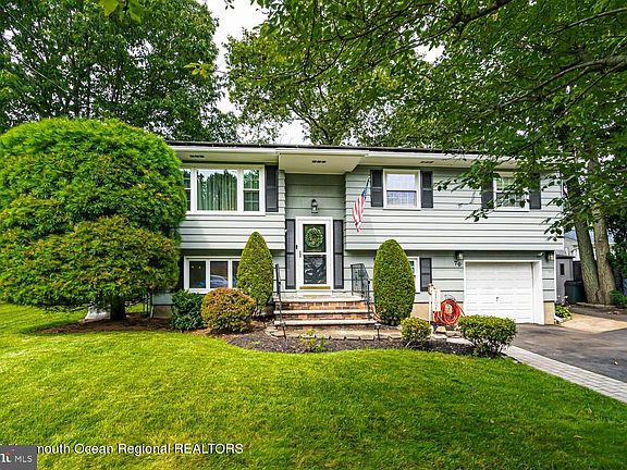 3rd image of 70 Oak Hill Dr
