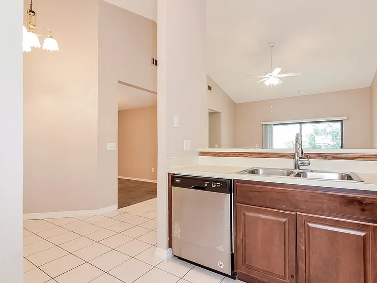 2526 Wrencrest Cir — Photo 9