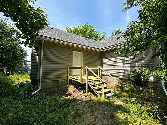 3rd image of 255 W Ross St
