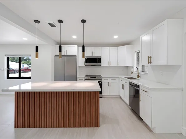 1321 NW 44th St, Miami, FL 33142