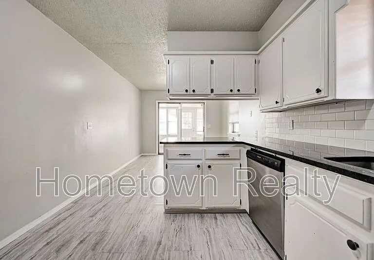 605 W Clarke St — Photo 20