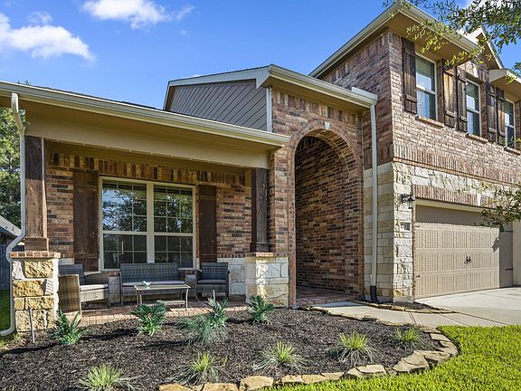 3rd image of 170 Climbing Oaks Pl