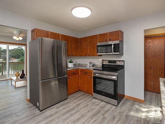 4th image of 40402 Ryans Bay Rd
