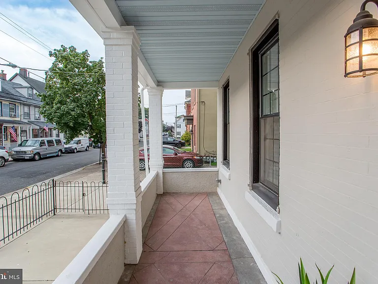 327 Wood St — Photo 75
