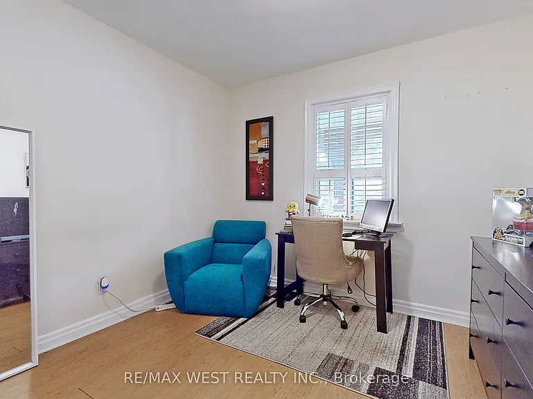 139 Ranee Ave #MAIN FLOOR — Photo 25