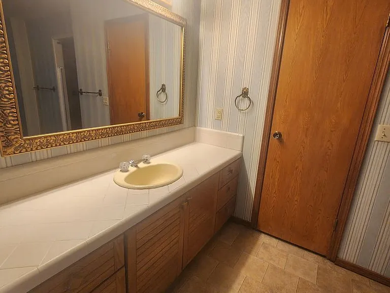 1811 Brookside Dr — Photo 11