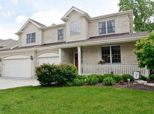 2633 N Chapel Hill Dr, Arlington Heights, IL 60004