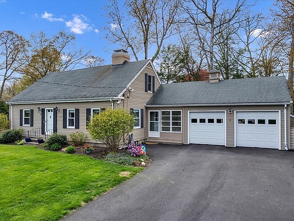 2nd image of 8 Hillside Rd