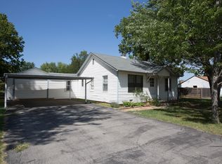 203 W 40th Pl, Sand Springs, OK 74063