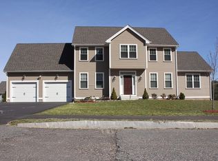 12 Blueberry Ln, Upton, MA 01568