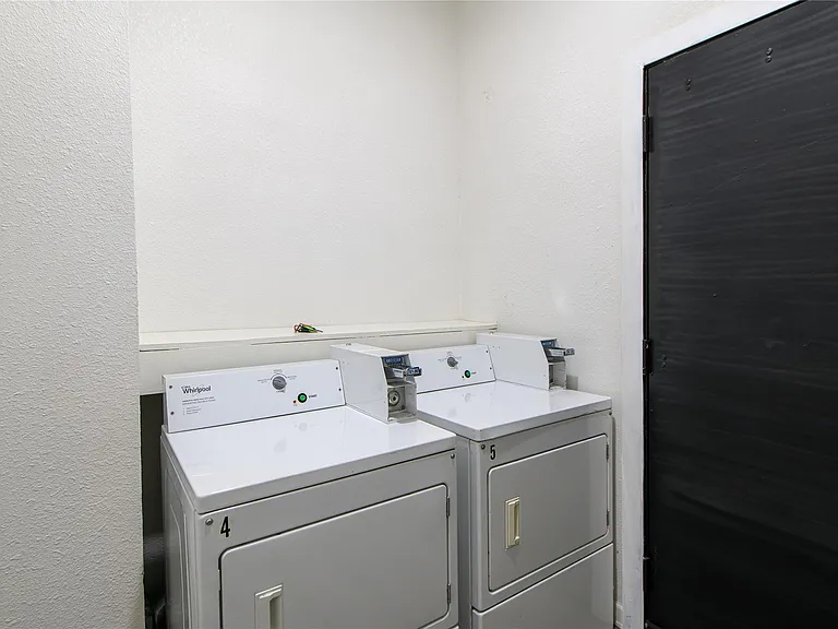 4705 Lyons Ave #2 — Photo 9