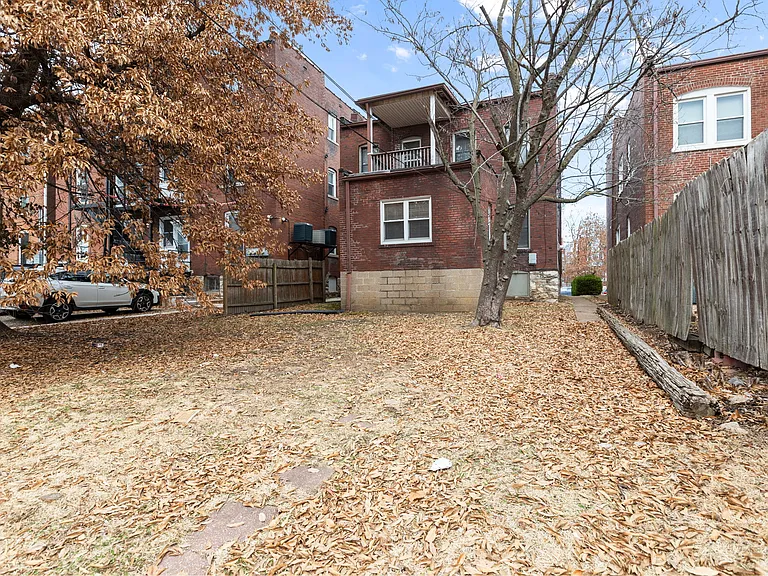 6010 Waterman Blvd — Photo 22