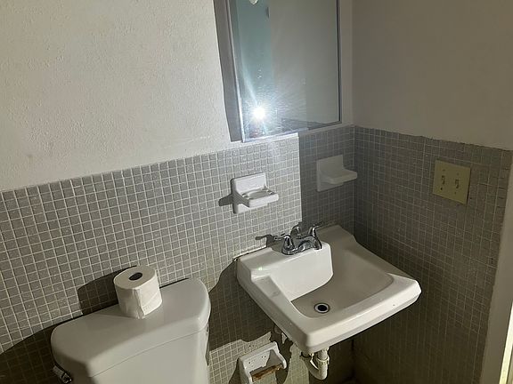 4th image of 250 N Banana River Dr APT C7