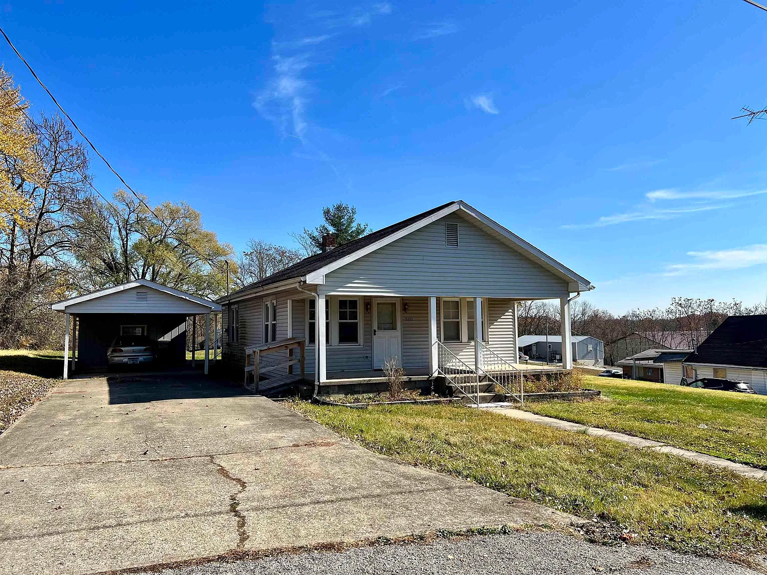 2612 R St photo 1