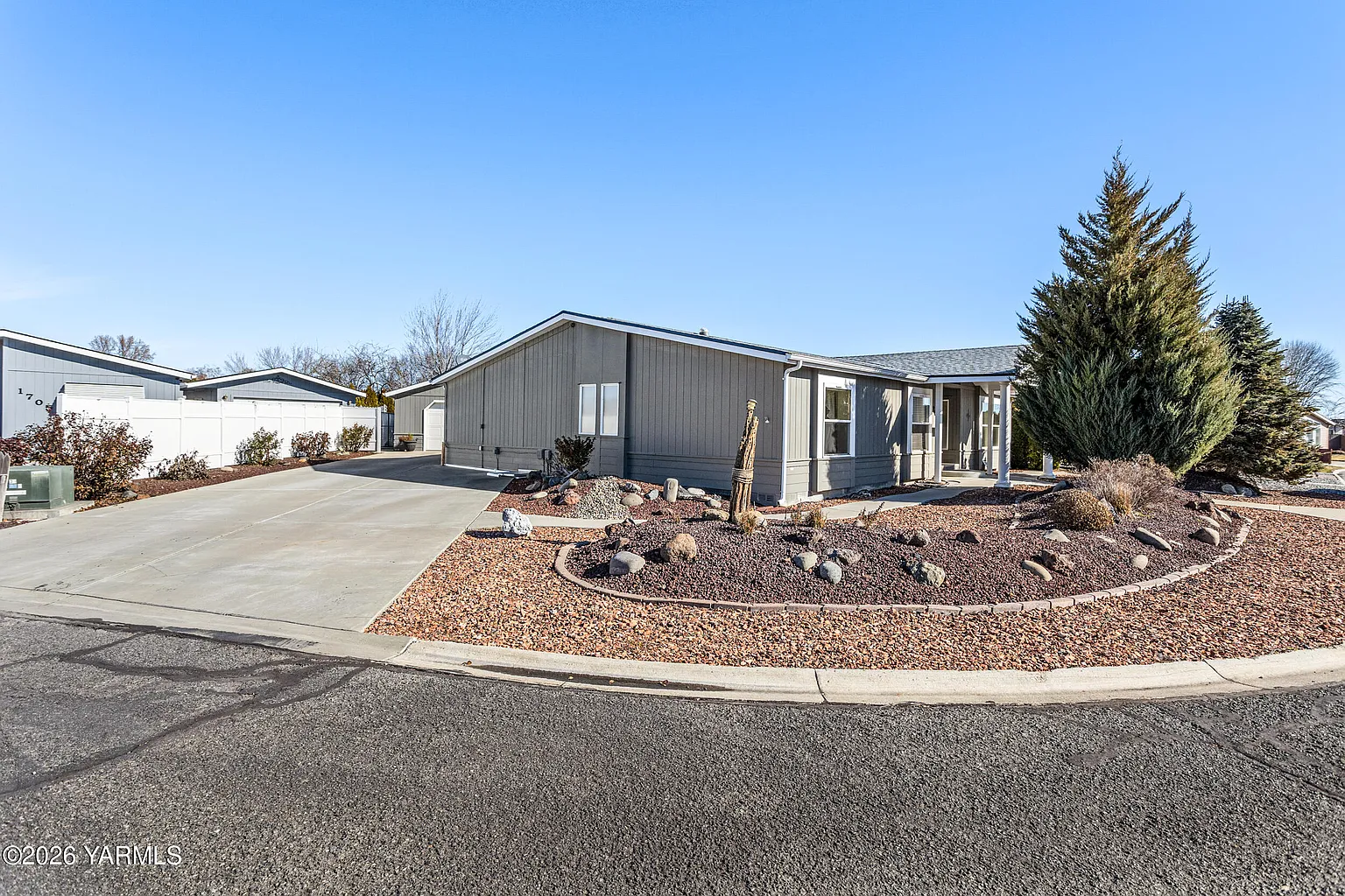 1709 S 68th Ave photo 1
