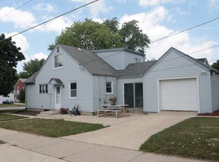 2474 S 76th St, West Allis, WI 53219