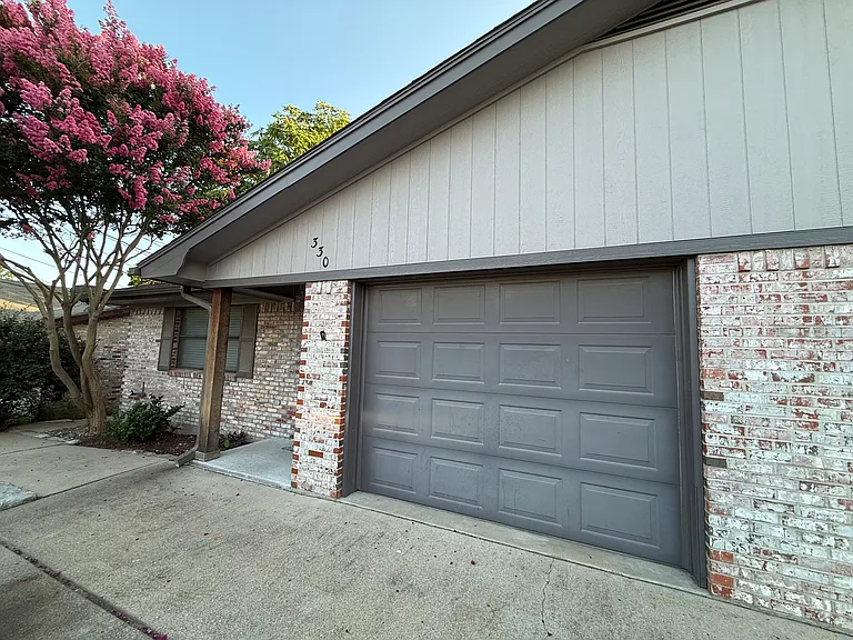 330 S Barton St — Photo 1
