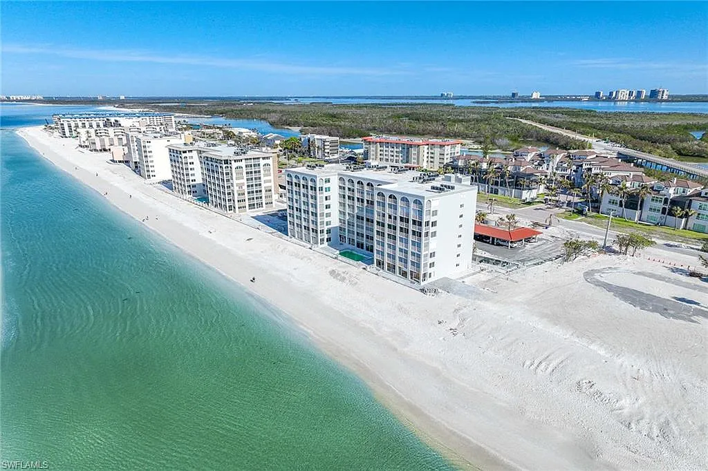 2 bed, 2.0 bath, 1058 sqft, $9,500 — Photo 3
