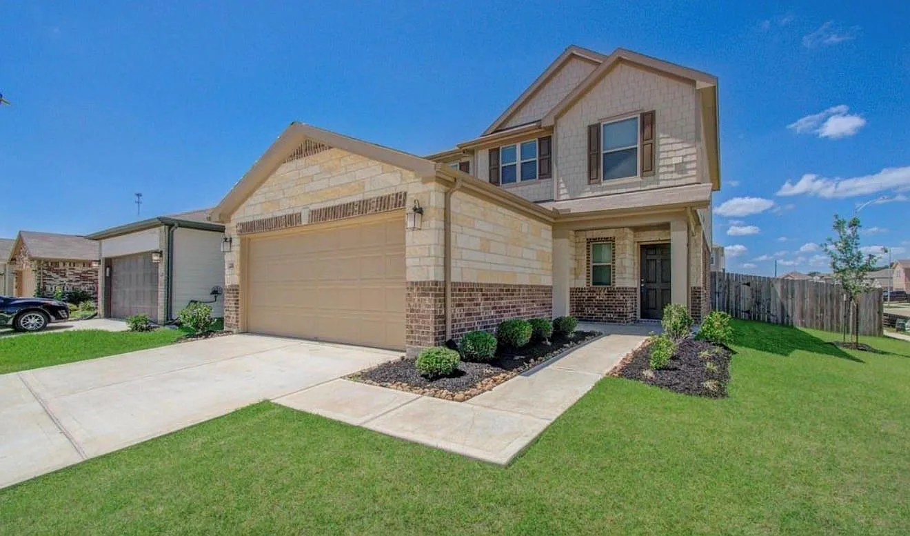 3 bed, 2.5 bath, 1818 sqft, $2,200 — Photo 1