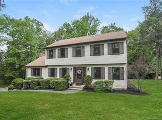 48 Colonial Ridge Dr, Gaylordsville, CT 06755