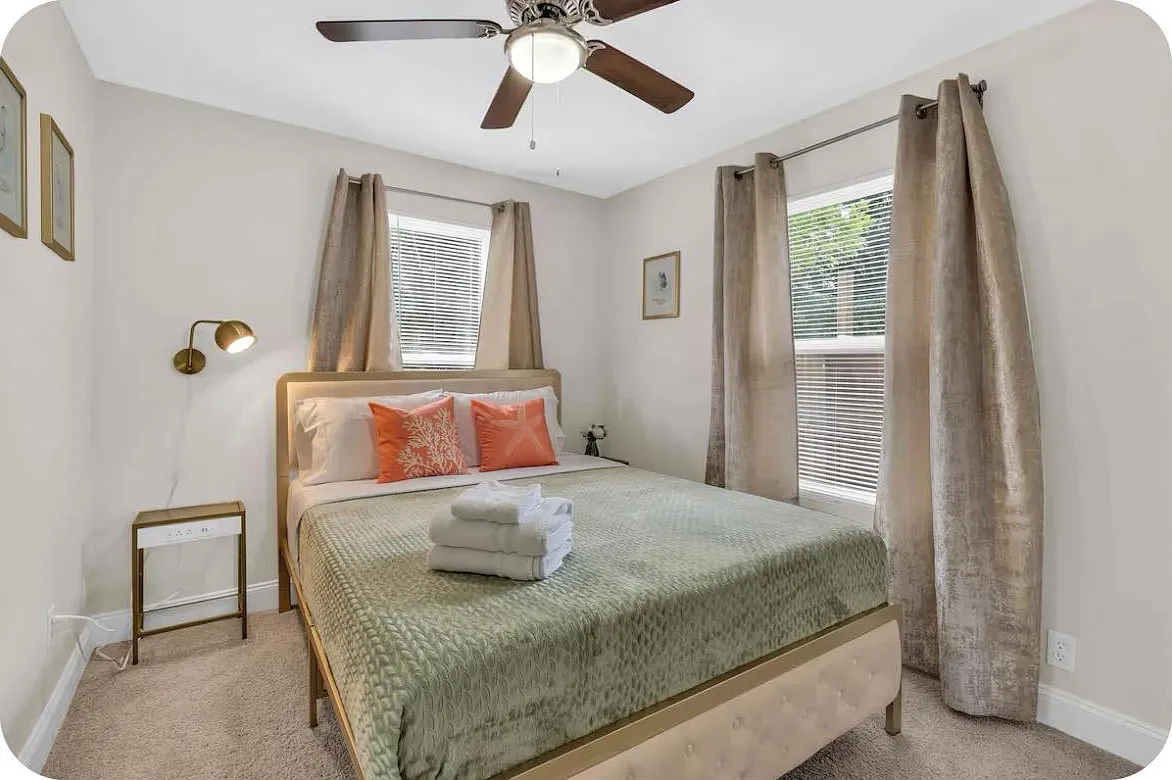 4 bed, 2.0 bath, 16000 sqft, $1,027 — Photo 1
