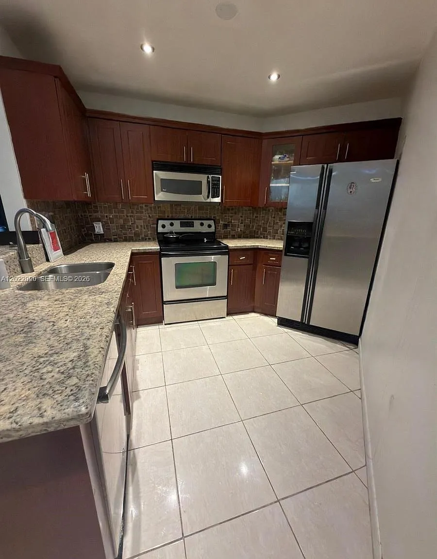 Bleau Fontaine Condo #one — Photo 4