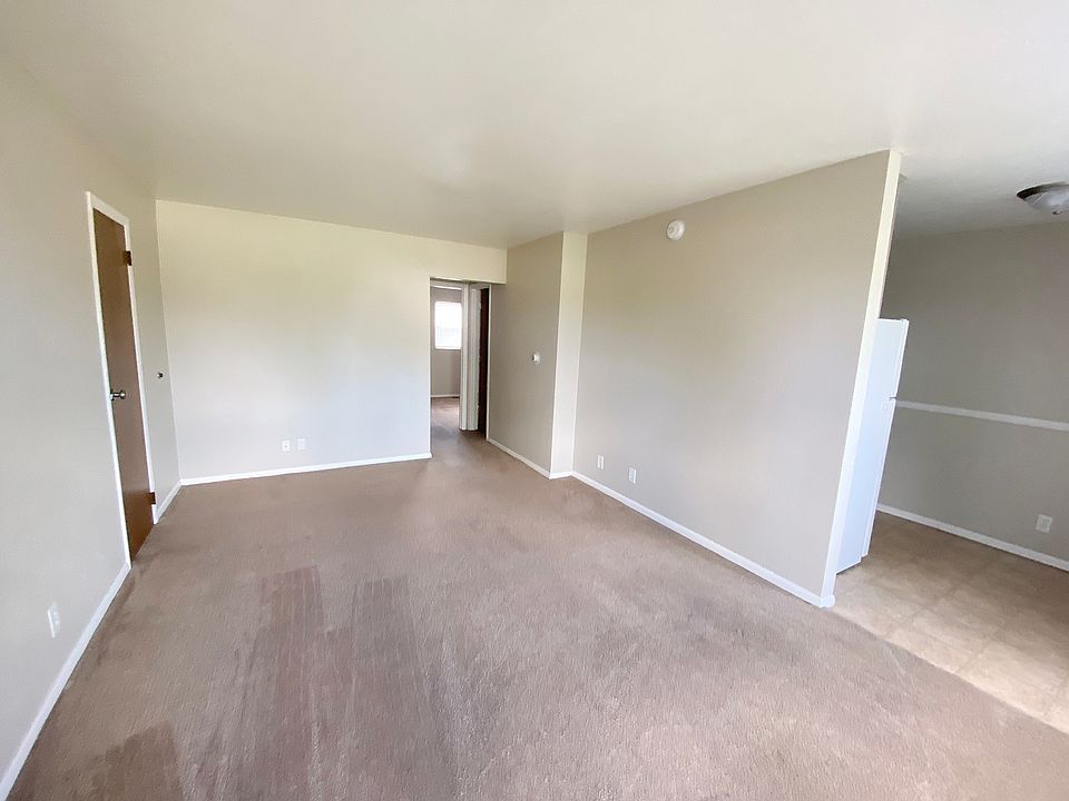 Livingroom from entrance