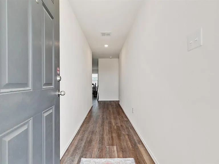 720 Autumnwood Way — Photo 3