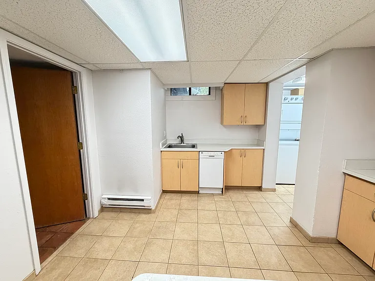 323 N Leroux St #C — Photo 31