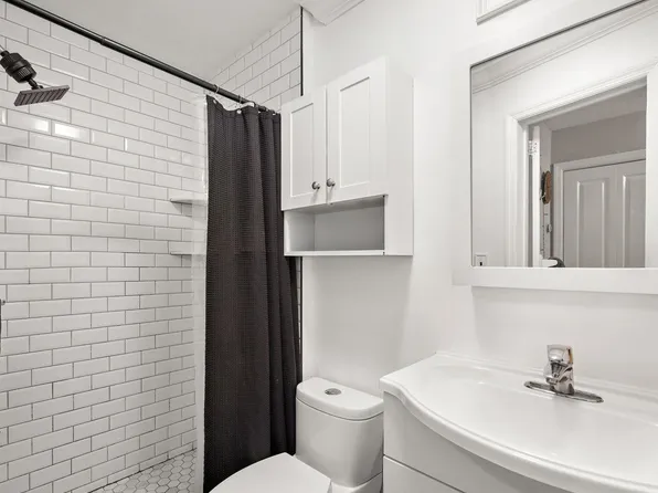 410 Adams Street image 10 of 13