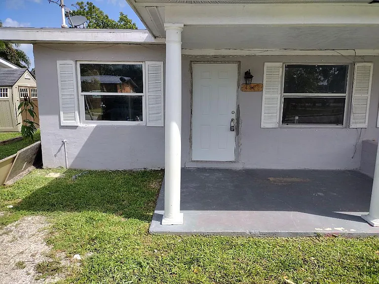 4383 SE Field St — Photo 2