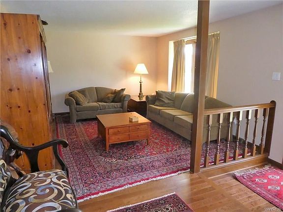 5th image of 165 Lowell Ln