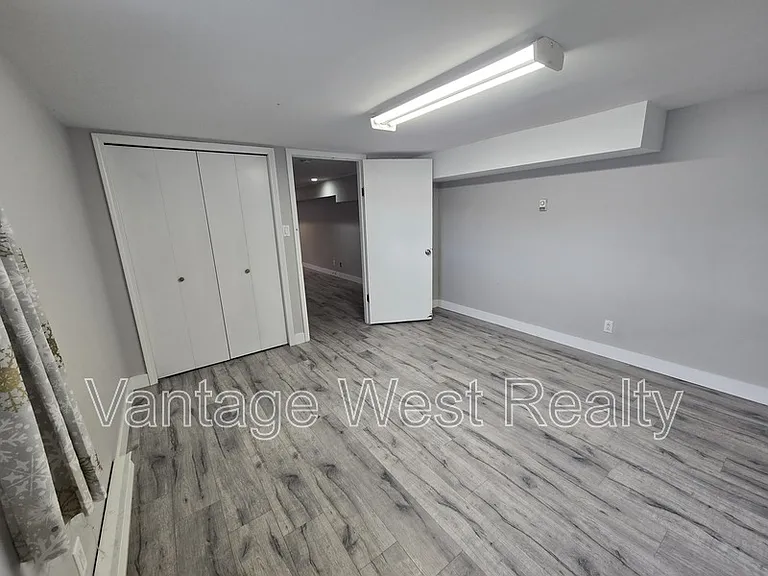 320B Rutland Rd S — Photo 5