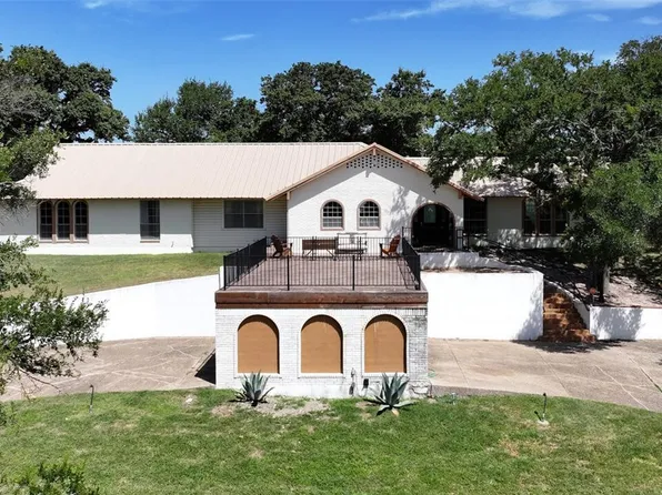 8101 Forest Ridge Dr, Woodway, TX 76712