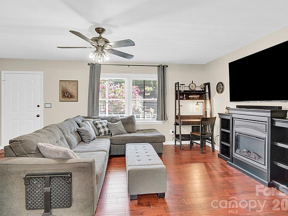 3rd image of 159 Bowman Rd