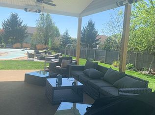 2464 Headhouse Sq S, Bensalem, PA 19020