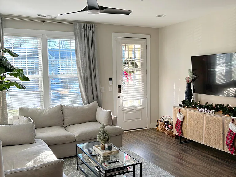 2821 Wilshire Hill Dr #117 — Photo 2