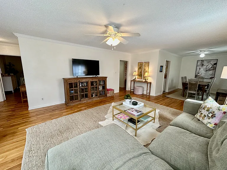 155 S Ross St #155 — Photo 6