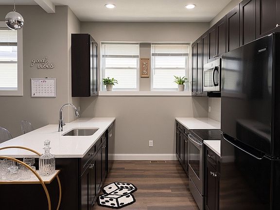 4th image of 453 S Main Ave APT 1