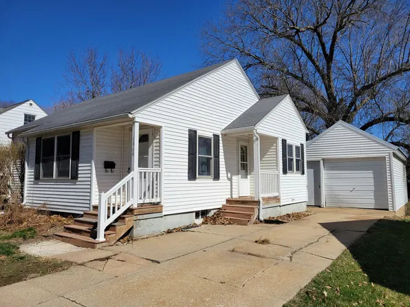 1914 Iowa St, Cedar Falls, IA 50613