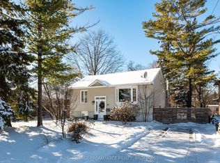 35 Montgomery Blvd, Kingston, ON K7M 3N7