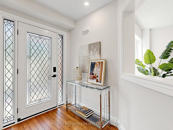 3rd image of 18 Howes St
