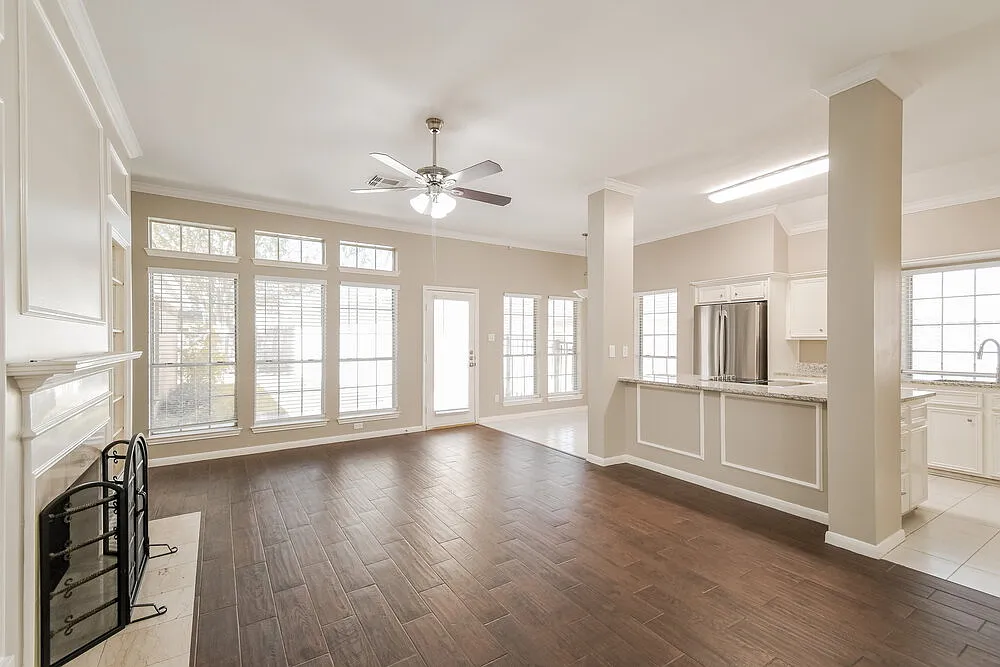 4 bed, 2.0 bath, 2297 sqft, $2,585 — Photo 4
